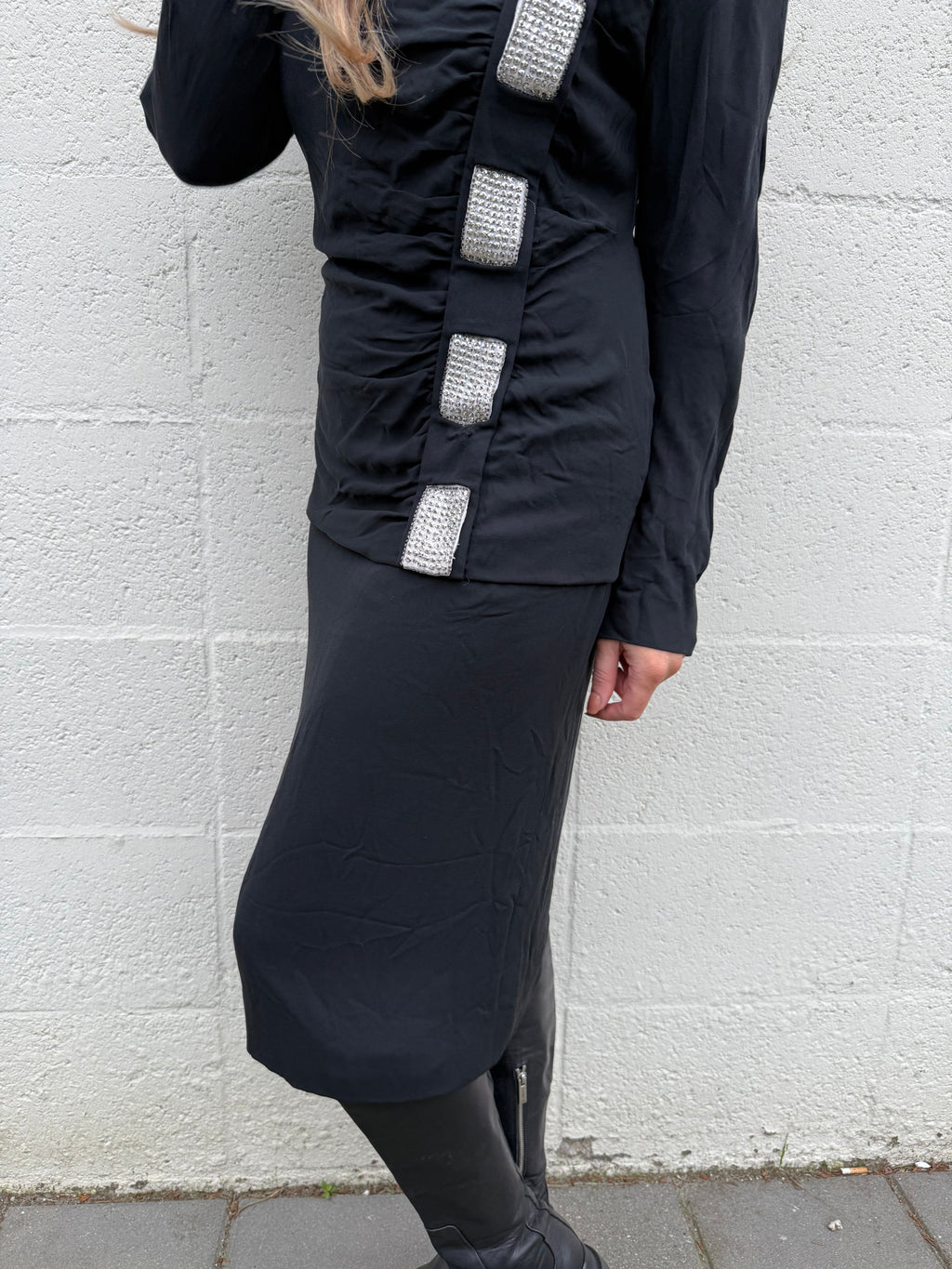 1️⃣ Vintage silk feestjurk met steentjes embleem dames
2️⃣ 100% zijde Italiaanse feestjurk XS tot M
3️⃣ Luxe vintage jurk model draagt M
4️⃣ Elegante zijde jurk met steentjes details
