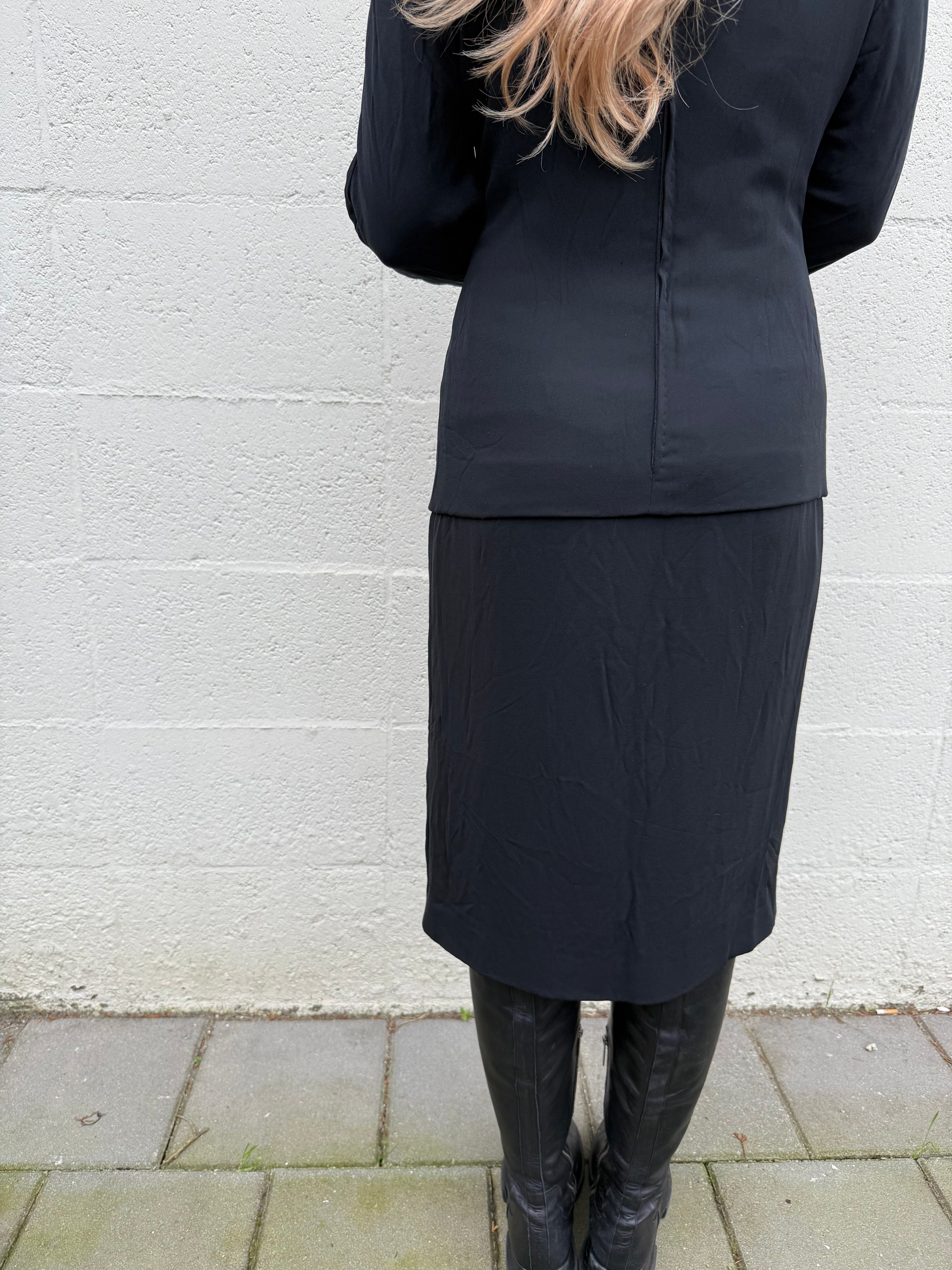 1️⃣ Vintage silk feestjurk met steentjes embleem dames
2️⃣ 100% zijde Italiaanse feestjurk XS tot M
3️⃣ Luxe vintage jurk model draagt M
4️⃣ Elegante zijde jurk met steentjes details
